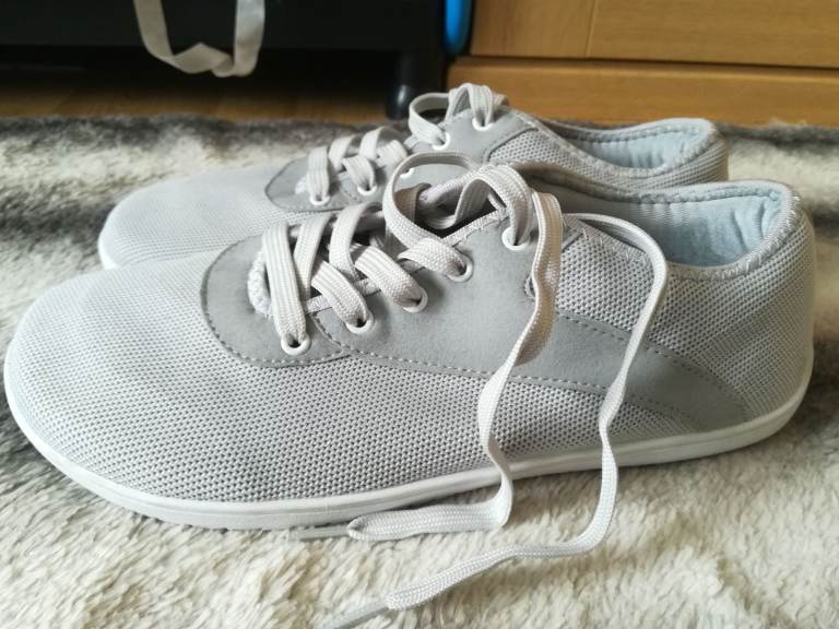 Wide fitting barefoot shoes