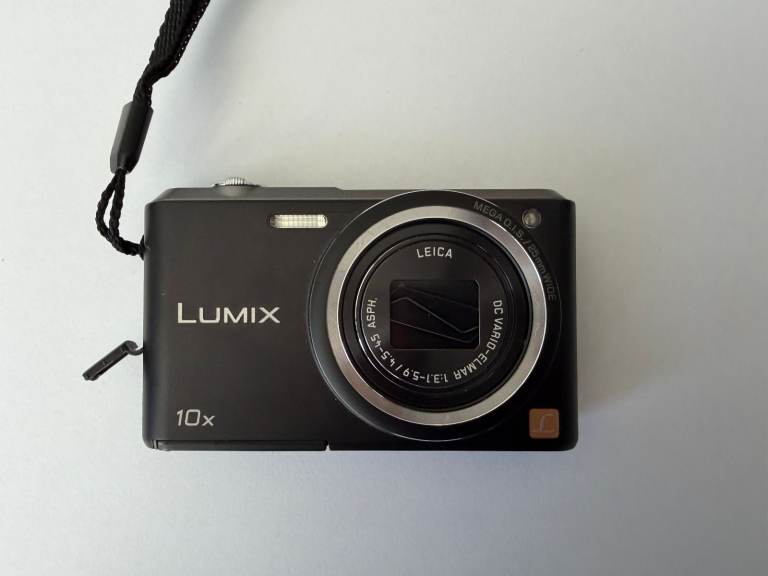 Panasonic LUMIX DMC-SZ3 16.1MP Digital Camera + 8gb SD Card