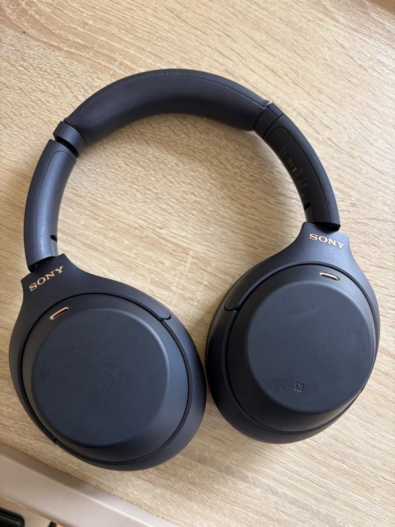 Sony WH-1000XM4 Noise Cancelling Headphones - Immaculate Condition