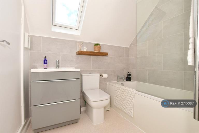 1 bedroom flat in John Wiskar Drive, Cranleigh, GU6 (1 bed) (#2710087)