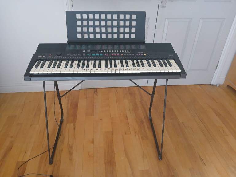 Yamaha PSR-215 Electronic Keyboard with Stand – Good Condition