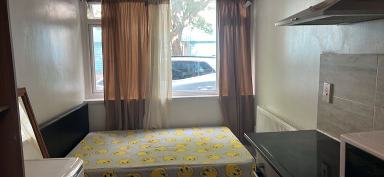Studio Flat in Mitcham