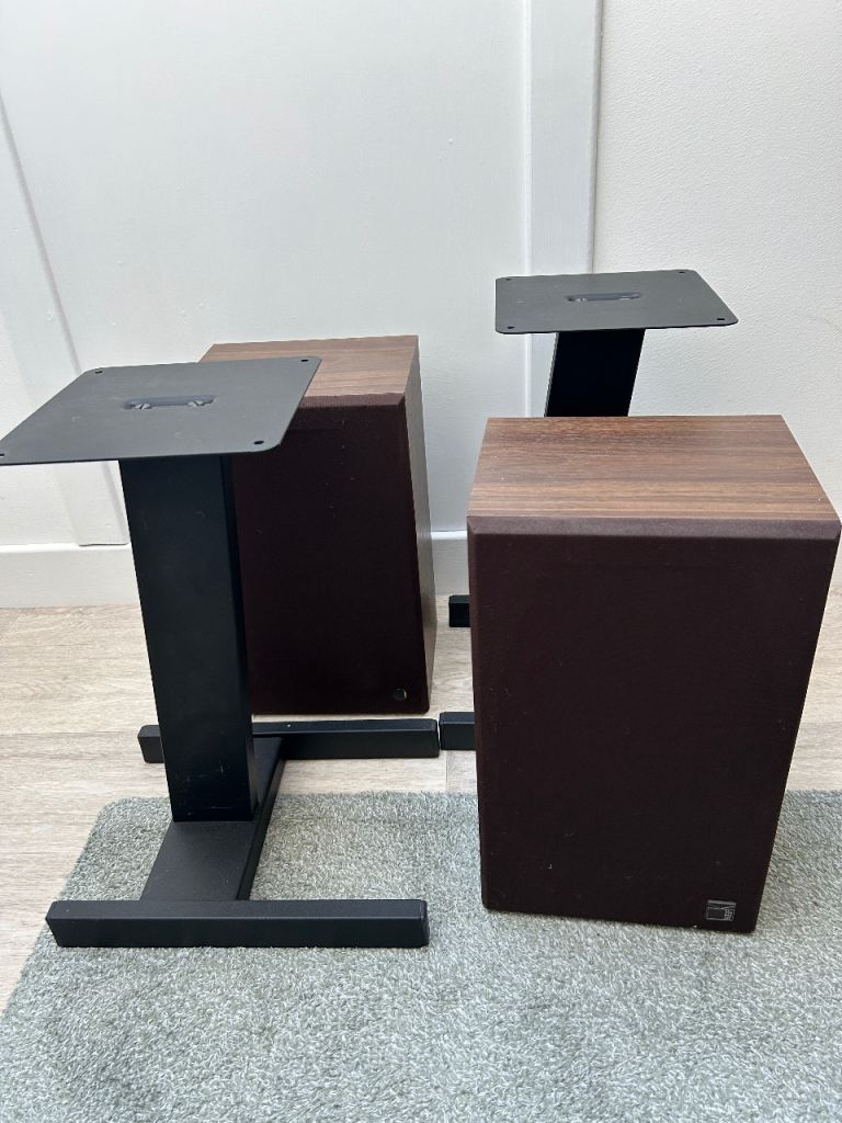 Hi fi Speaker stands and Speakers