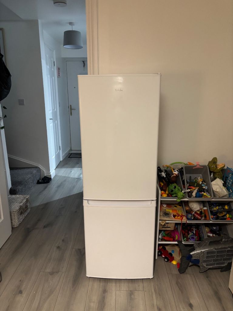 Logik fridge freezer 