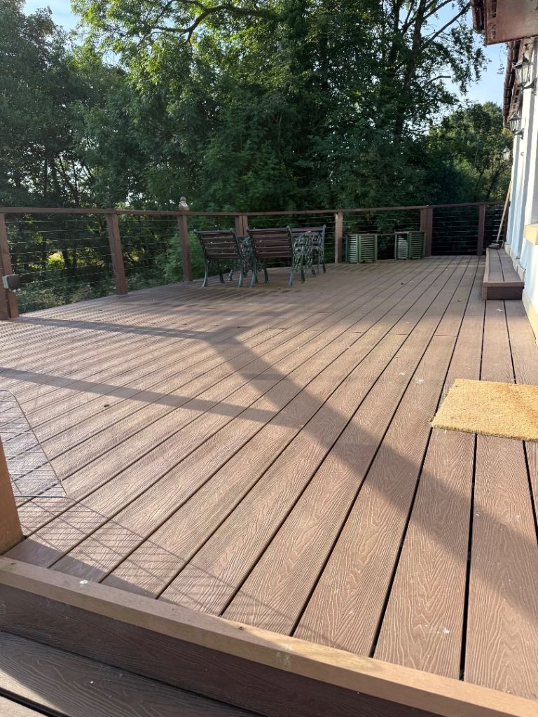 Composite outdoor decking boards - Good Condition