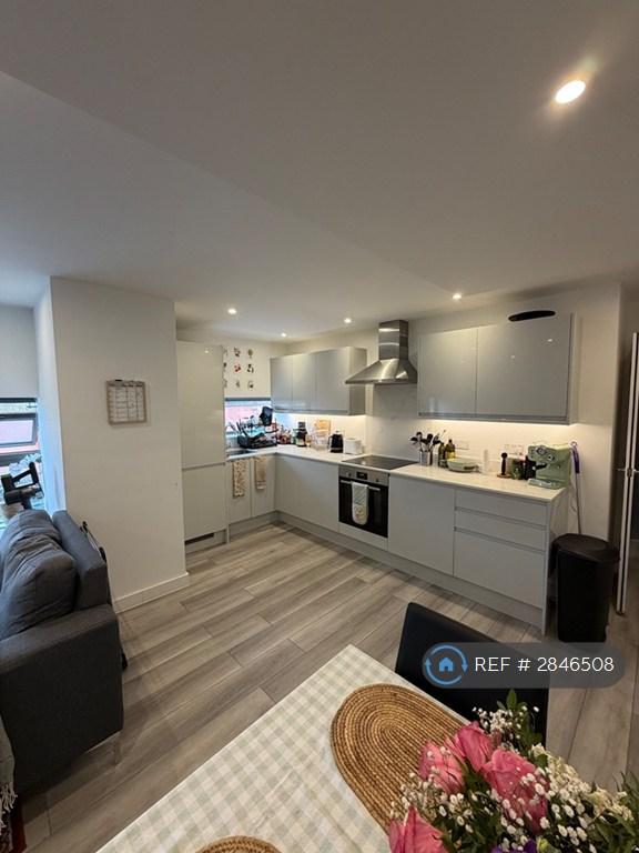 2 bedroom flat in West Green Road, London, N15 (2 bed) (#2846508)