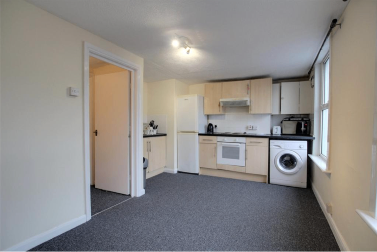 Nicely Decorated 1 Bedroom Flat in Town Centre, Kitchen/Living Room, Double Bedroom, Available Soon