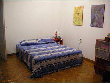 Large Rooms in Clean Shared Houses, Walking Distance to City Centre