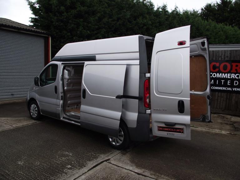 Renault Trafic Vauxhall Vivaro High roof LWB van sat nav