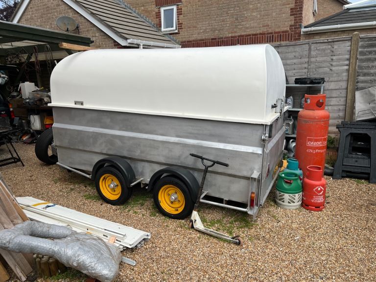 Hazelwood trailer, very good condition, new tyres, lockable top, strong ramp.