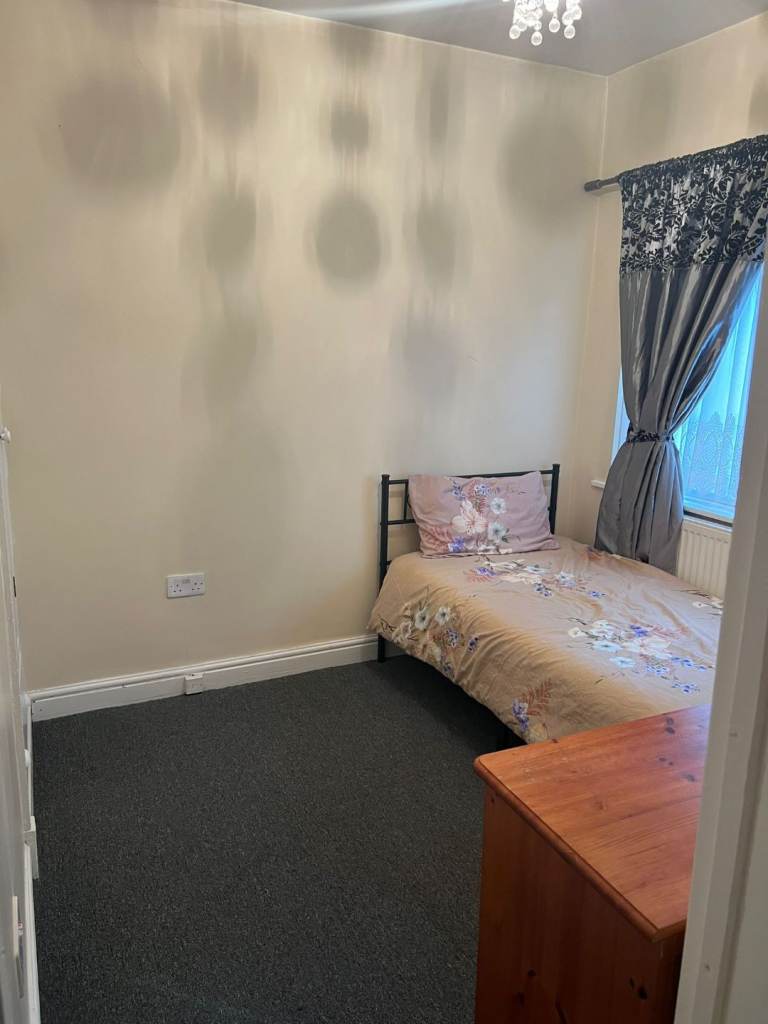 (MEDIUM) Room For Rent (BILLS INCLUDED) 
