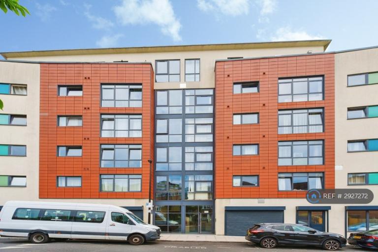 2 bedroom flat in Copenhagen Place, London, E14 (2 bed) (#2927272)