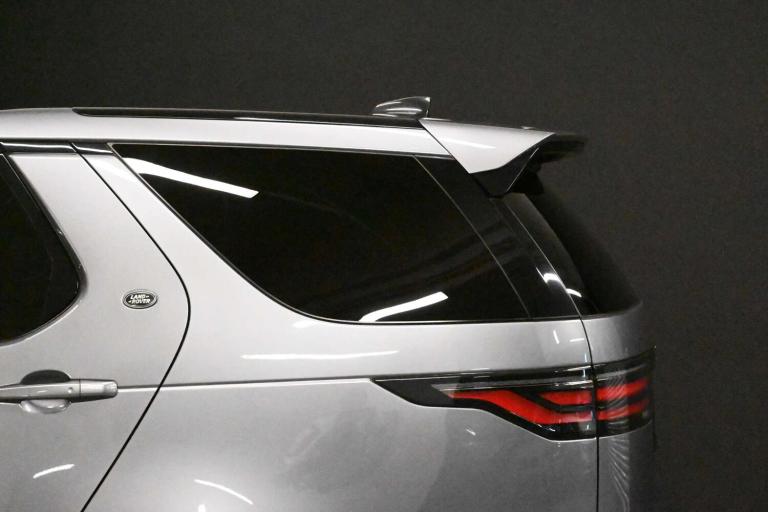 2021 Land Rover Discovery 3.0 Discovery R-Dynamic SE D MHEV Auto 4WD 5dr SUV Diesel Automatic