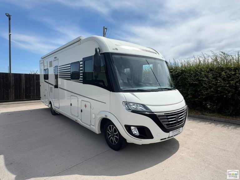 Le Voyageur 7.8 LU U shape lounge 4 Berth 4 Belts
