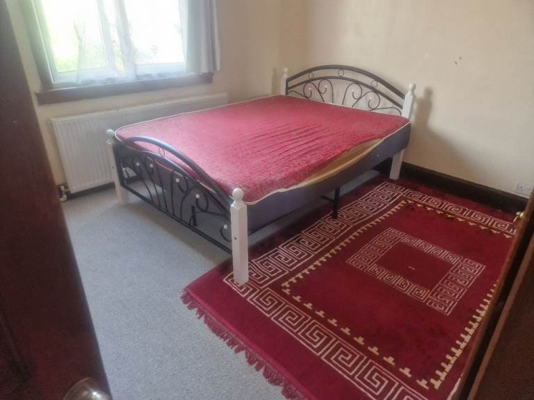 Large Furnished Room - East Ham ,Wall End Estate