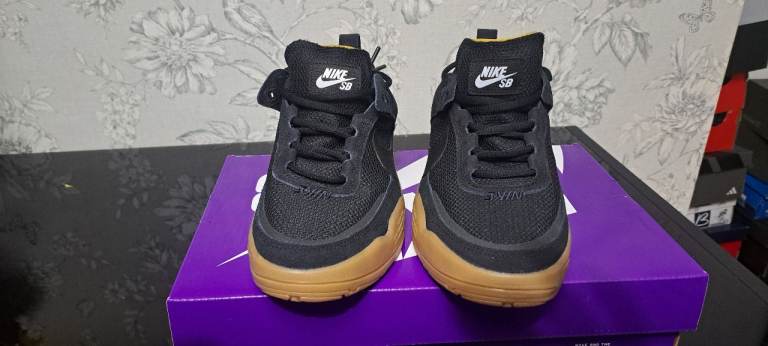 Nike SB Day One Gs Size UK 5.5 EUR 38.5