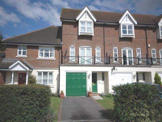 Double room in clean town house share, quite location, only 5 mins walk to Ashford Stn 