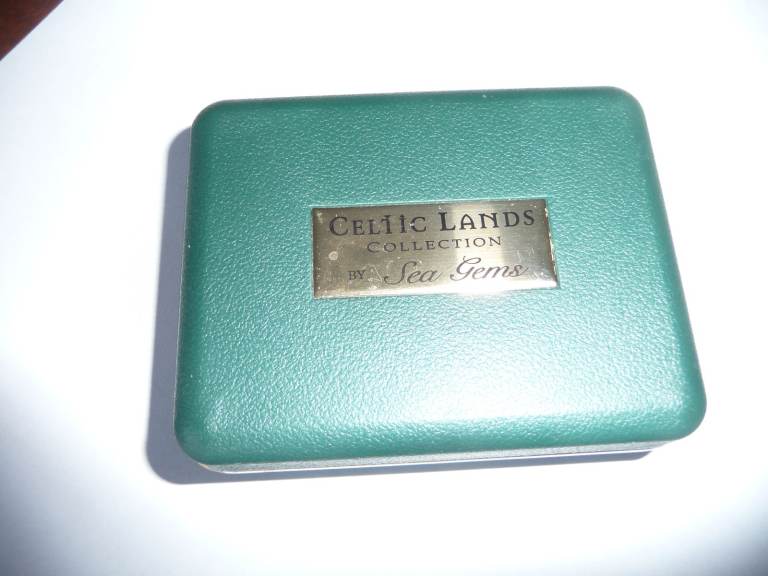 Men's Cuff Links Welsh Dragon Design Metal pre owned Boxed