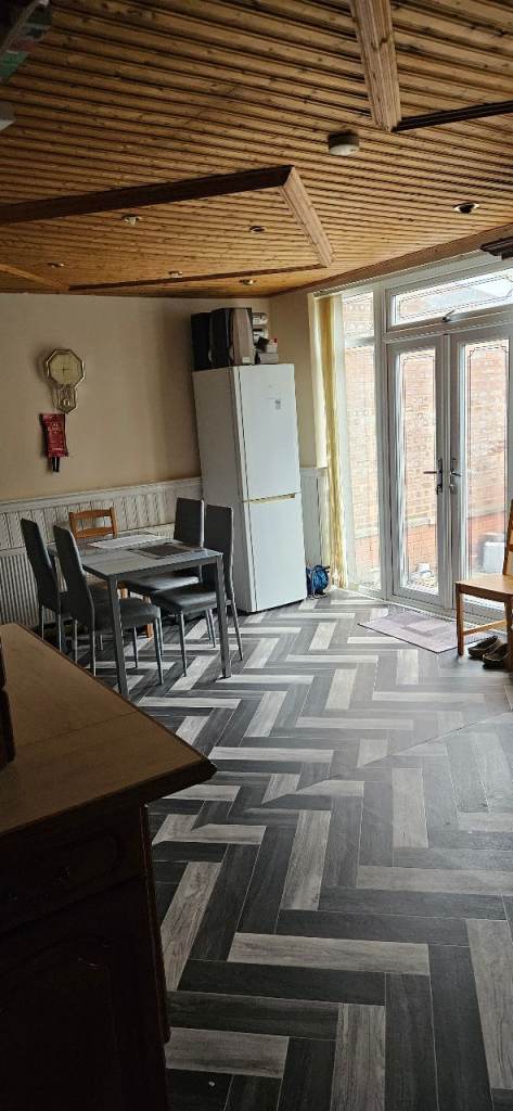 Large double room close to L&D hospital 