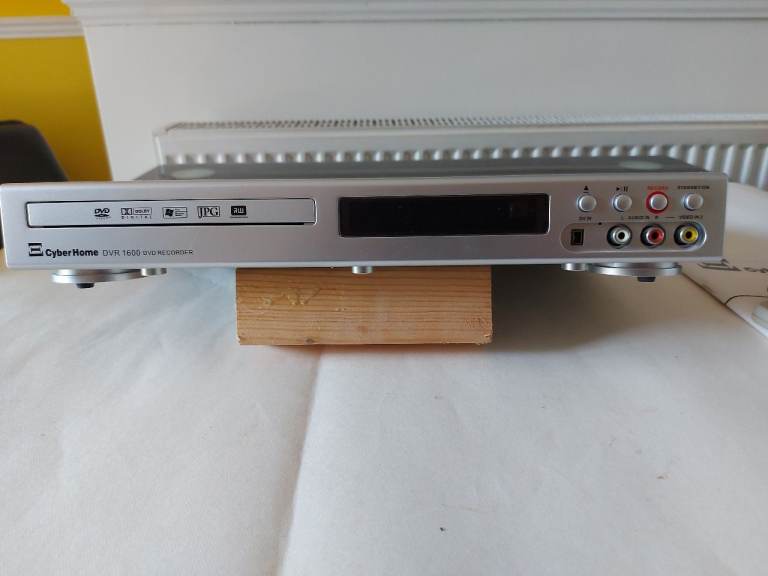 CyberHome CH-DVD 300 DVD Player – Silver, Good Condition