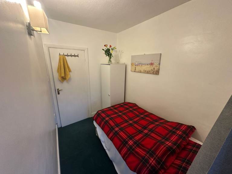Single room in a House share