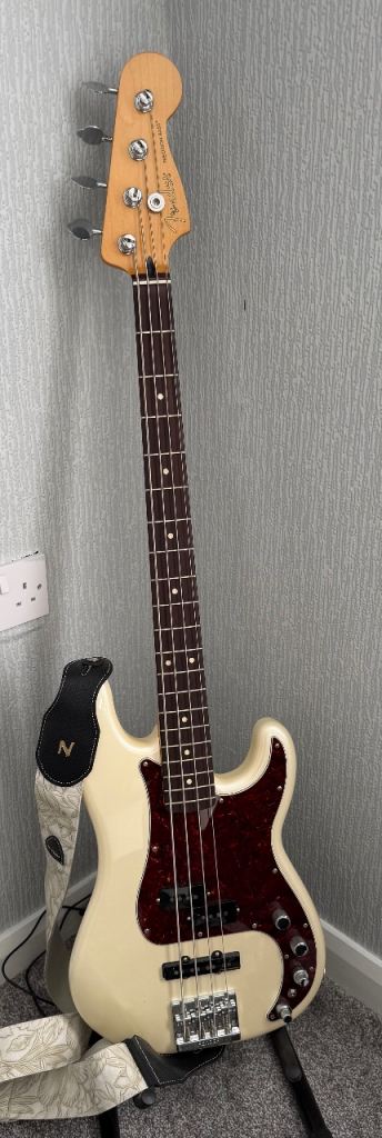 Fender player 1 1 modified bass guitar
