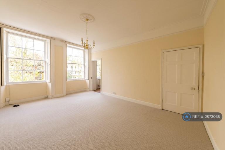 1 bedroom flat in Caledonia Place, Clifton, Bristol, BS8 (1 bed) (#2873038)