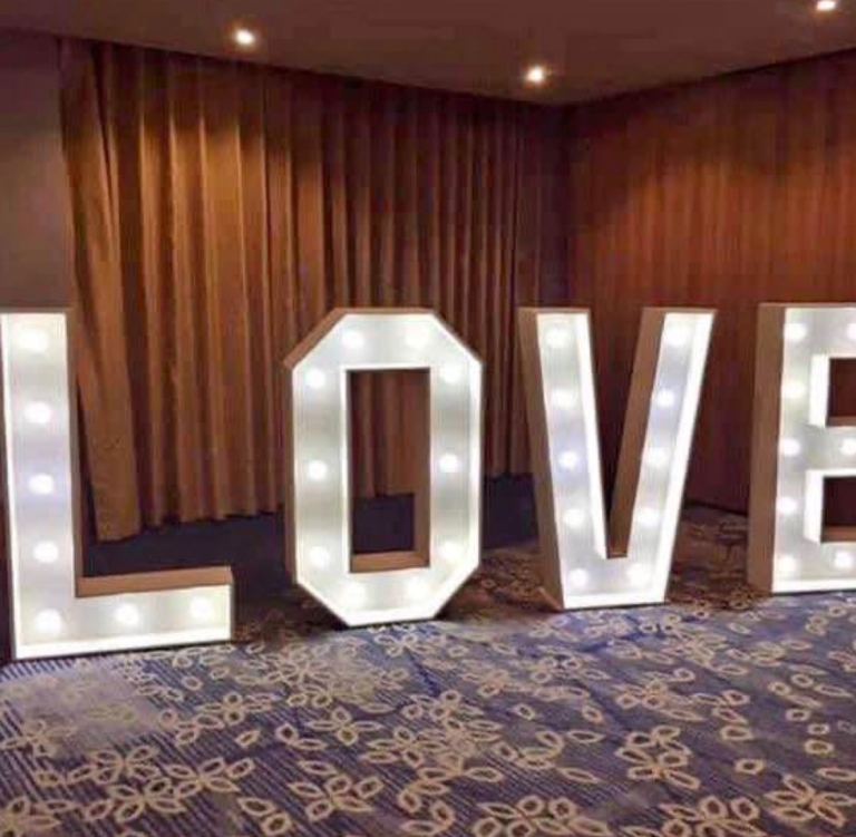 Wedding & Event Decor Hire – Linen, Chair Covers, Centrepieces, props | Garden Party Tables & Chairs
