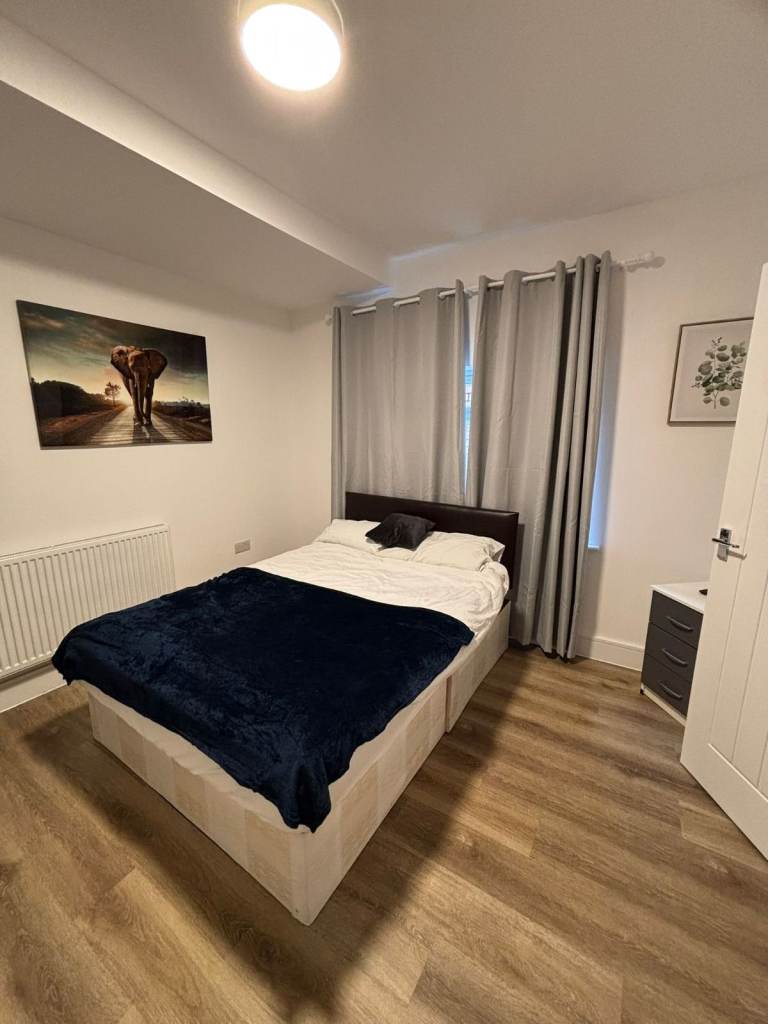 Spacious & Cosy En-suite Room for Rent – UB4 8BB