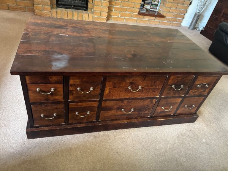 Chest of drawers/table 