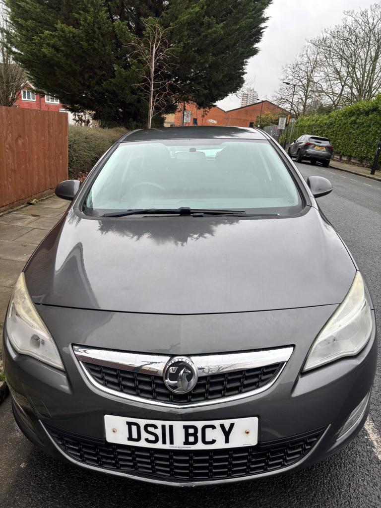 2011 Vauxhall Astra 1.6i 16V Exclusiv 5dr Auto HATCHBACK Petrol Automatic