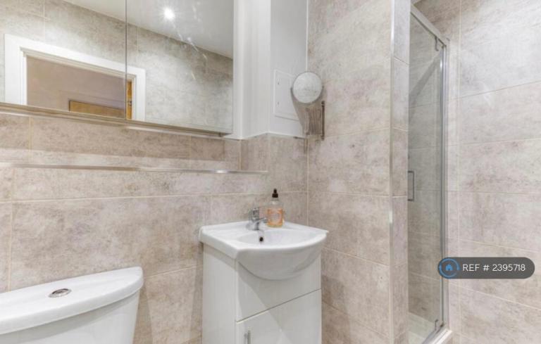 2 bedroom flat in Raven Row, London, E1 (2 bed) (#2395718)