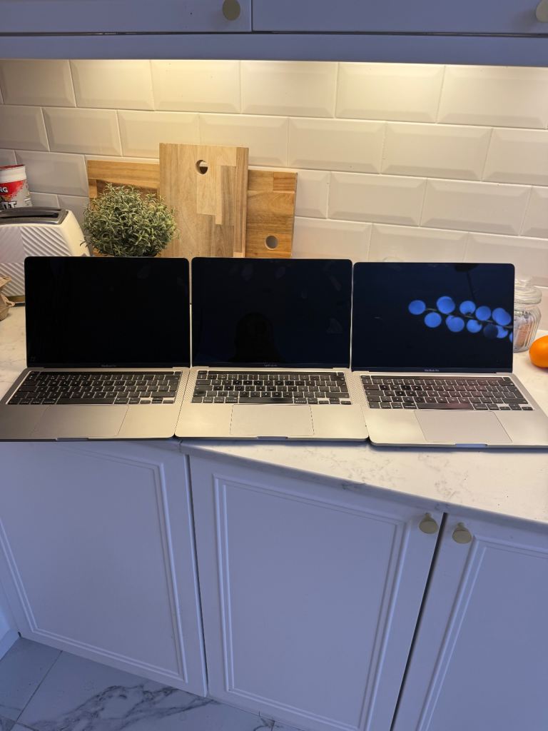 MacBook Pro 2020 - 13’3 inch - i5 - 16gb RAM - 512gb SSD - Touch Bar