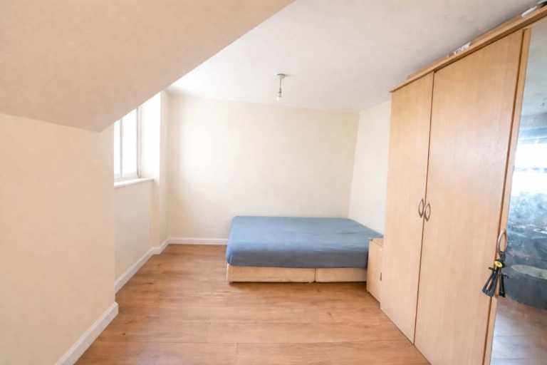 Single room at N15 in £720 bills included Seven Sisters, London