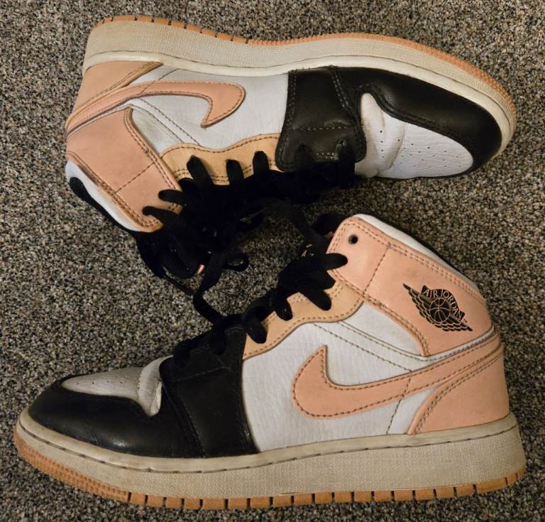 Nike Air Jordan 1 Mid  trainers Sneakers Shoes size 4 UK EUR size 37 