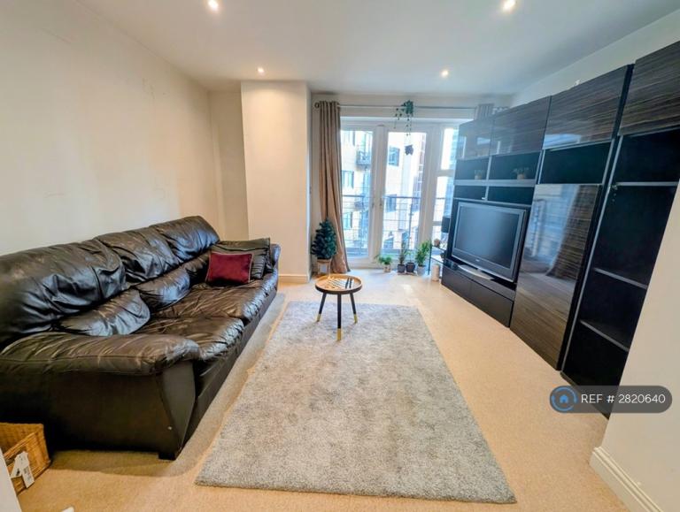 2 bedroom flat in St James Gate, Newcastle Upon Tyne, NE1 (2 bed) (#2820640)