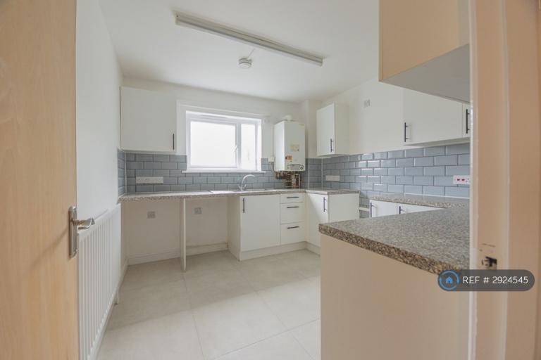 2 bedroom flat in Parkside Crescent, London, N7 (2 bed) (#2924545)