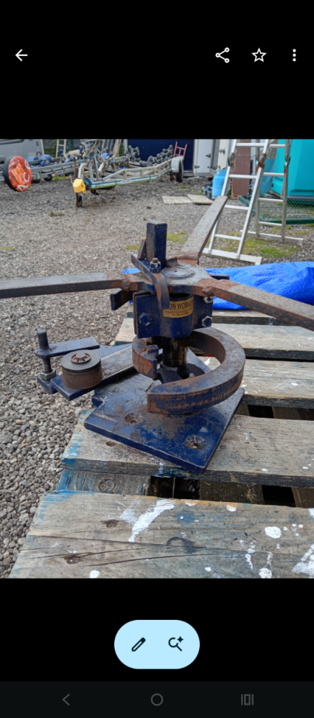 Capstan scroll forming machine 