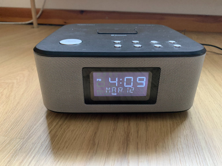 AZATOM iPhone HomeHub Radio Alarm FM Bluetooth speaker