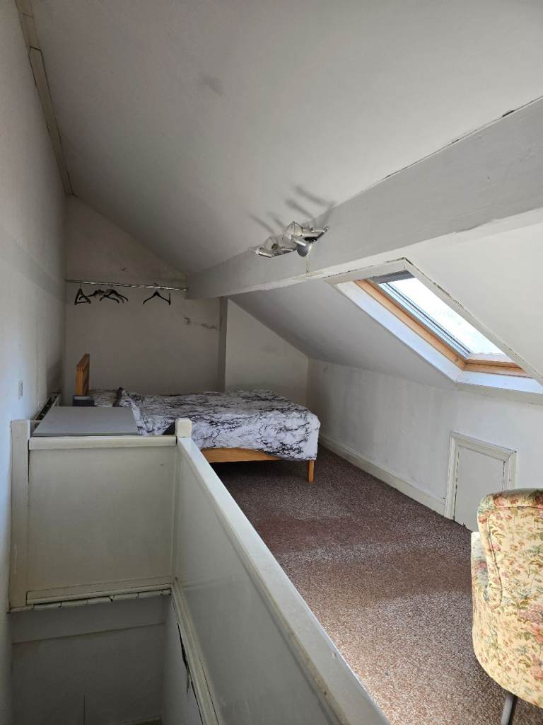 Room to rent in Huddersfield for working person