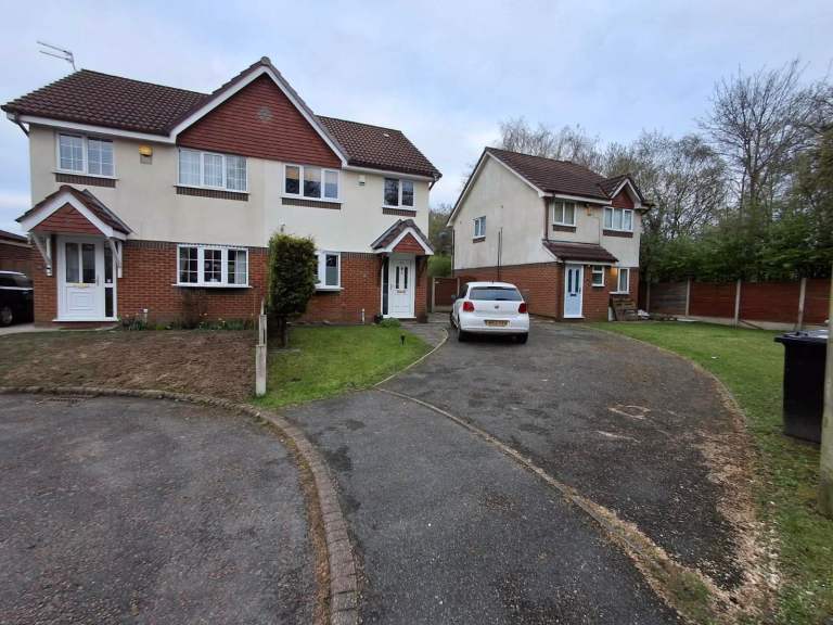 For rent 3 bedroom house in Sale for £1450