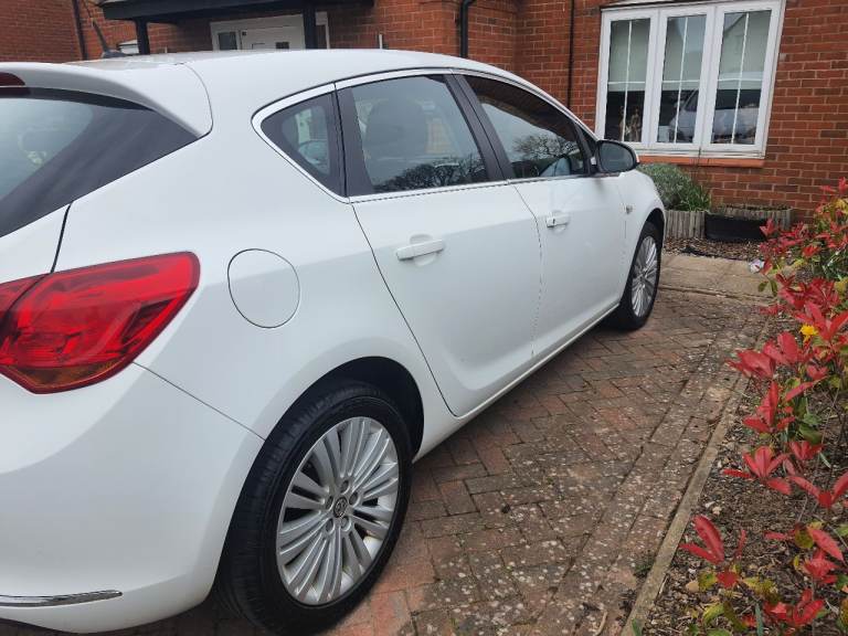 Vauxhall, ASTRA, Excite, Hatchback, 2015, Manual, 1398 (cc),  5 doors **23000 miles**