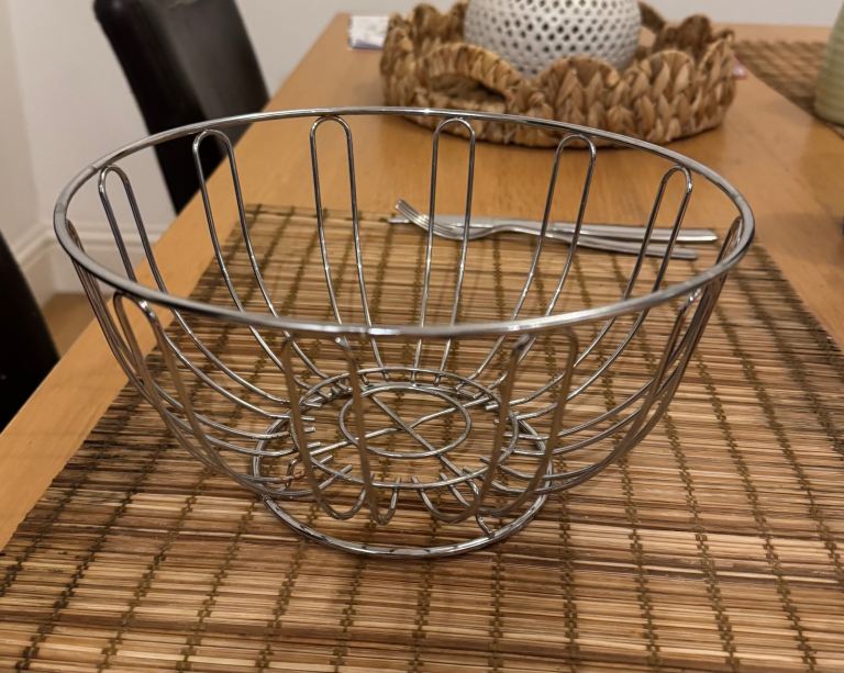 Stainless steel fruit bowl (25cm diameter)