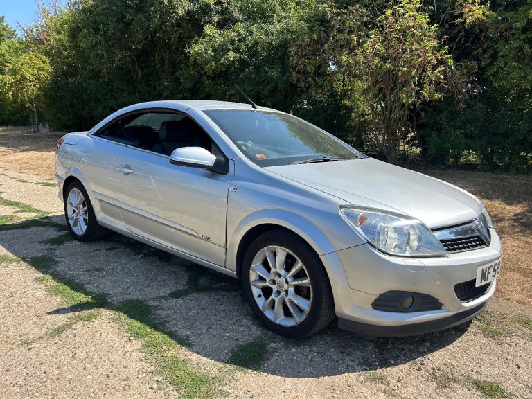 AUTOMATIC ASTRA TWIN TOP CONVERTIBLE 58 REG ONLY 88,000 MILES WITH FSH NEW MOT DRIVES PERFECTLY
