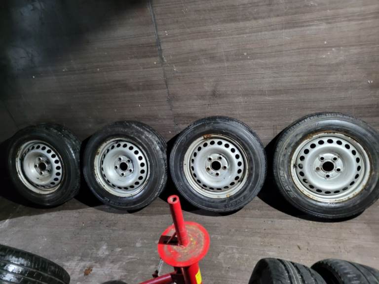 4x Vw Transporter T5 T6 wheels and good tyres 
