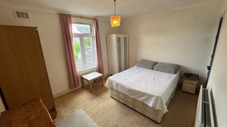 Large double room for rent, all bills included, house with garden.