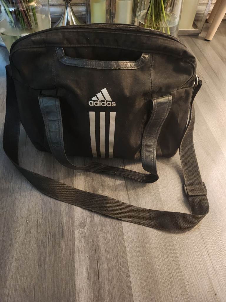 BLACK ADIDAS SHOULDER STRAP BAG