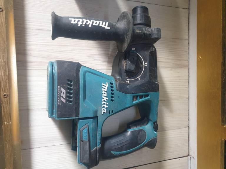 Makita hammer chasing drill 