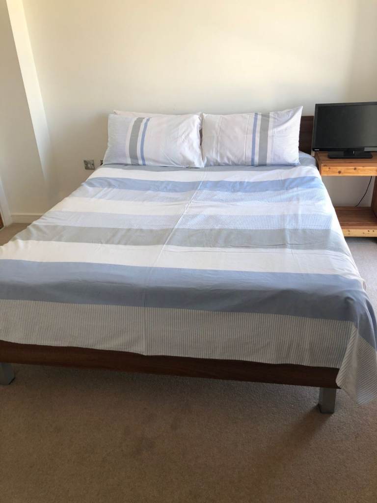 An en-suite room in a neat 2 bedroom flat