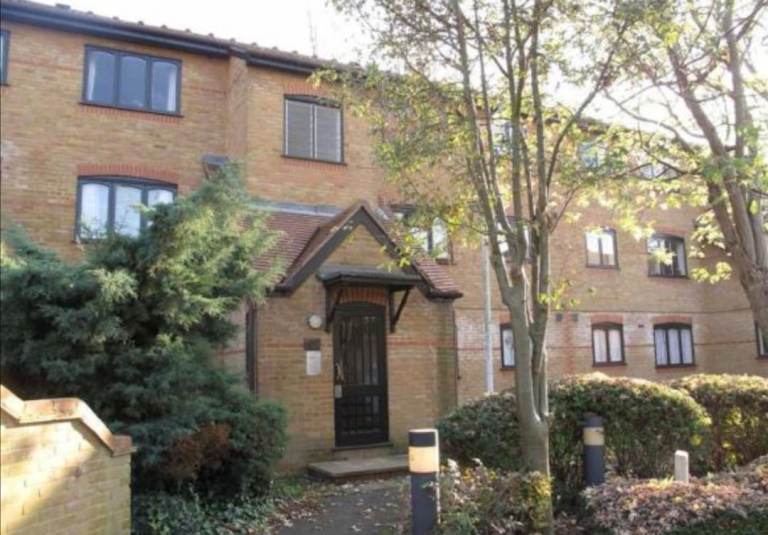 Studio Flat to rent in West Drayton UB7